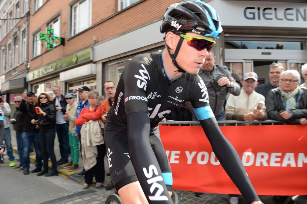 Froome verkent kasseien: “Levert interessante koers op”