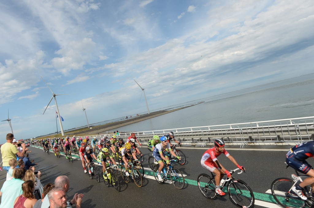 Tour 2015: Bekijk de beelden van de rit naar Neeltje Jans