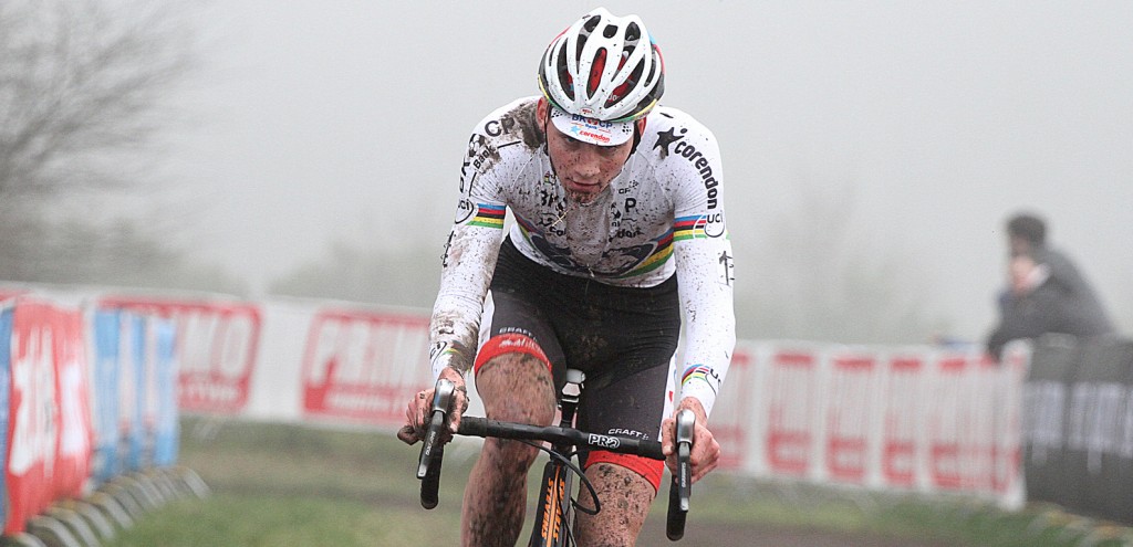 Van der Poel wint bij debuut na thriller tegen Van Aert