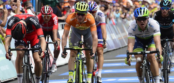 Simon Gerrans verslaat Rohan Dennis in Campbelltown