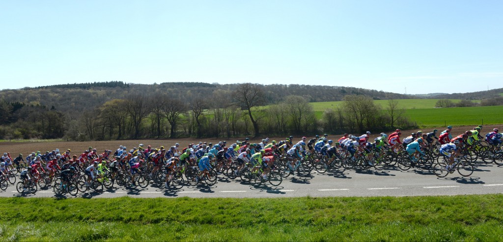 Brabantse Pijl begint met minuut stilte voor Michael Goolaerts