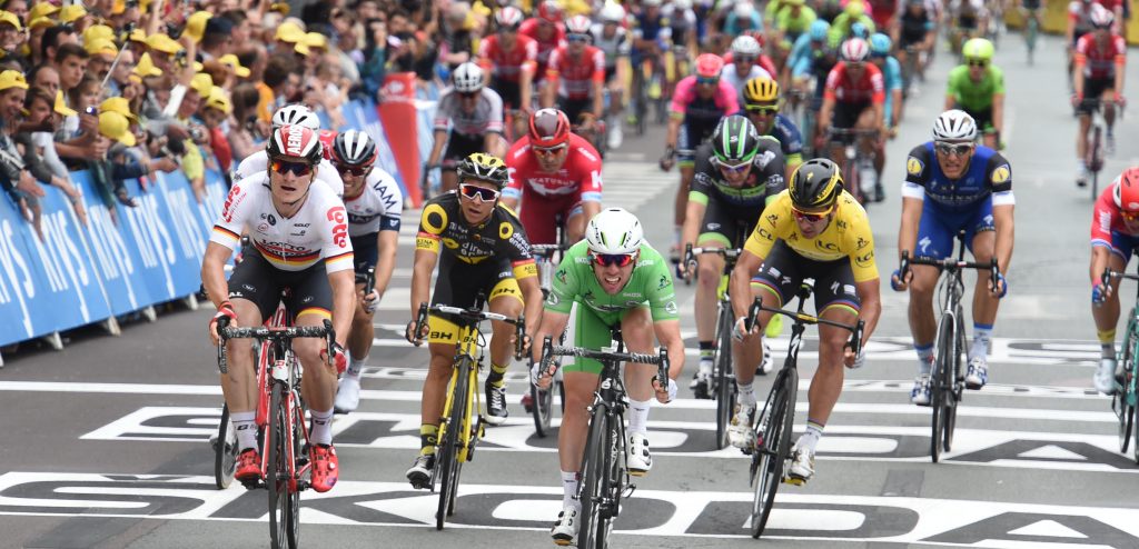 Tour 2016: Cavendish verslaat Greipel met millimeters na wandeletappe