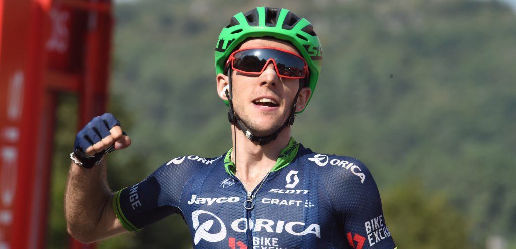 Simon Yates soleert naar zege in GP Miguel Indurain