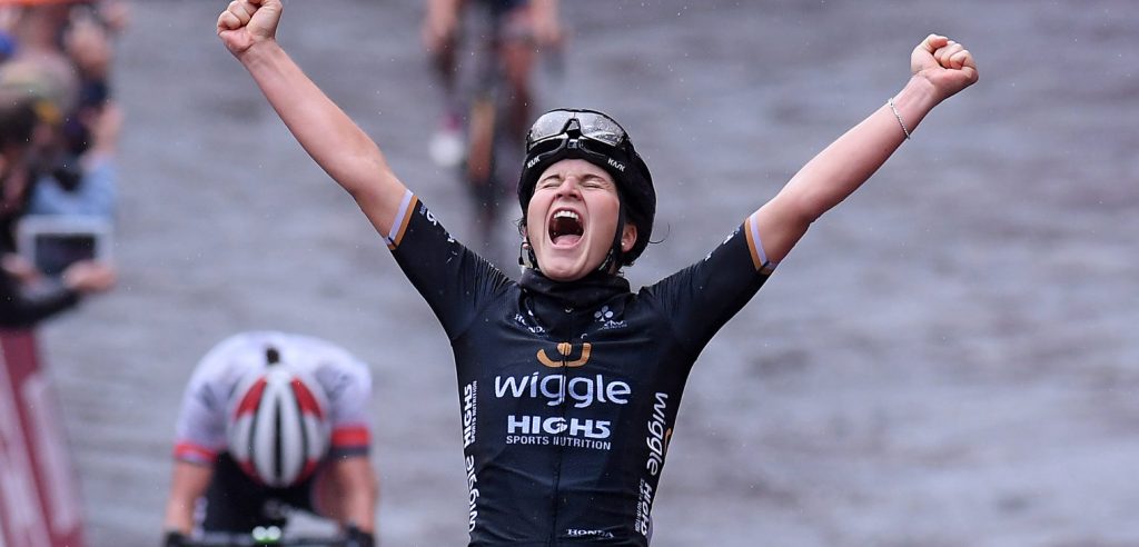 Elisa Longo Borghini wint regenachtige Strade Bianche