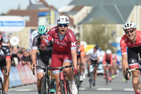 Kristoff wint sprint in Koksijde, Gilbert dicht bij eindzege