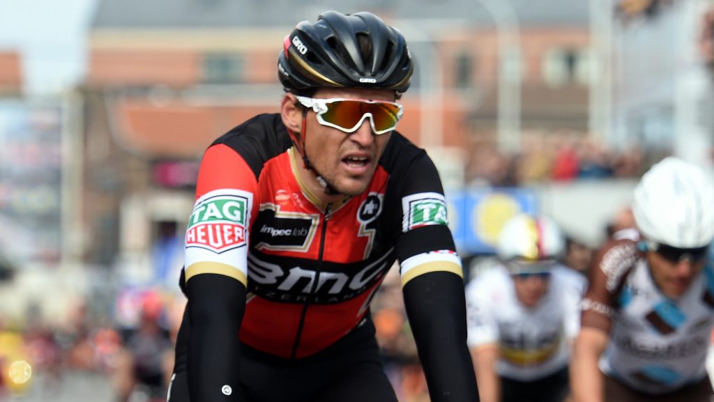 Van Avermaet blijft riant leider in WorldTour-stand