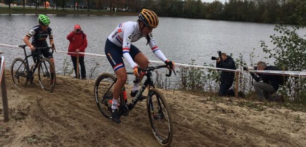 Nikki Brammeier pakt de winst in Jaarmarktcross