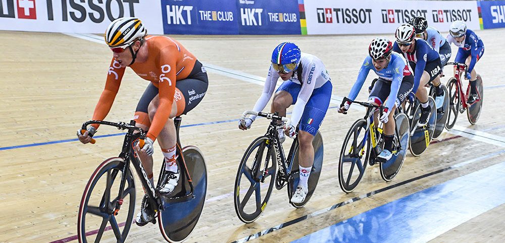 Jolien D’Hoore stort in na finale ploegkoers, maar komt met de schrik vrij