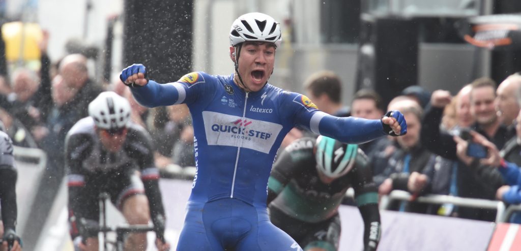 Fabio Jakobsen sterkste sprinter na chaotische Scheldeprijs