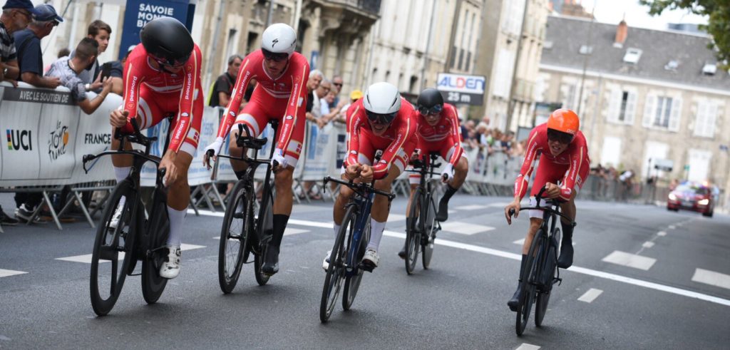 Denen winnen ploegentijdrit Tour de l’Avenir, Nederland vierde