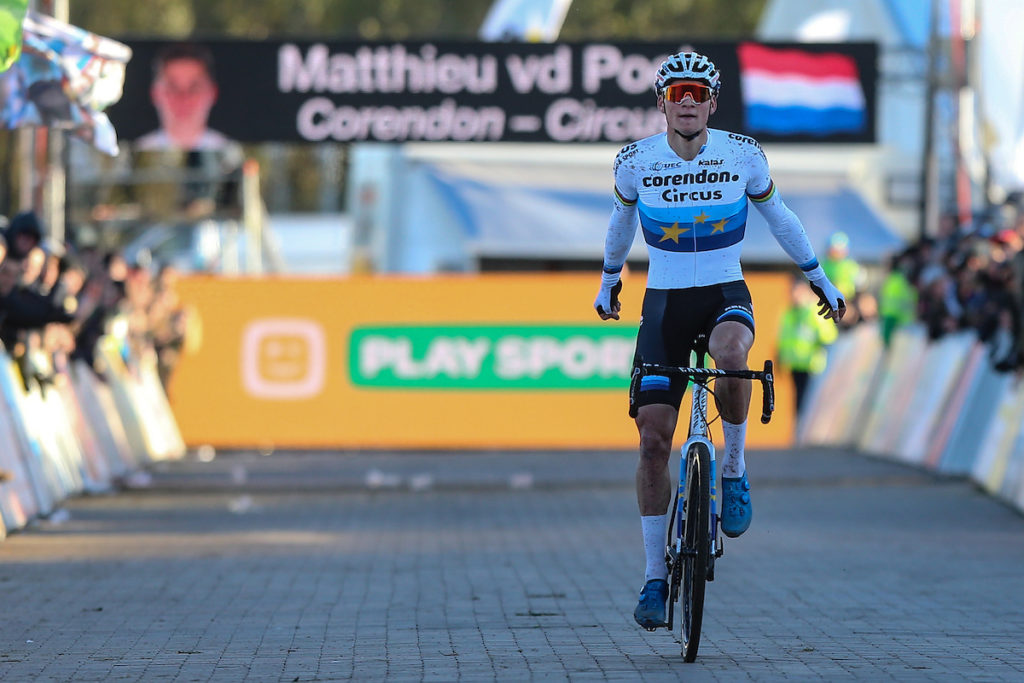 Van der Poel overklast de tegenstand wederom in Ruddervoorde