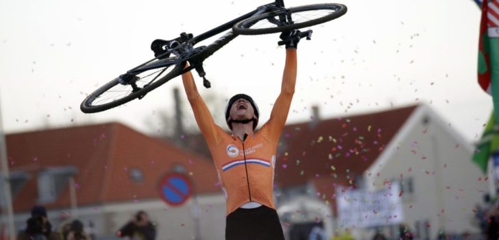 Mathieu van der Poel wereldkampioen veldrijden na demonstratie in Bogense