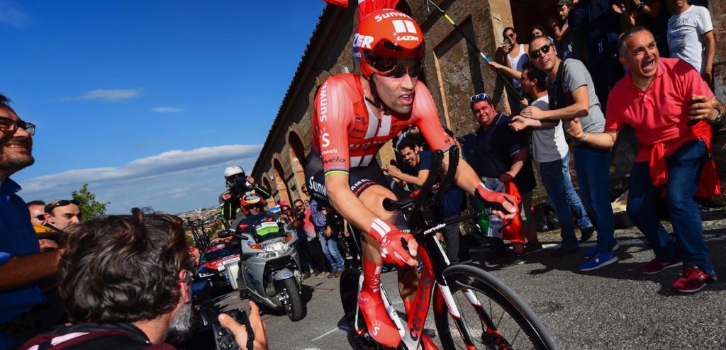 Ondanks metaalsplinter in knie gaat Dumoulin volle bak in tijdrit Dauphiné