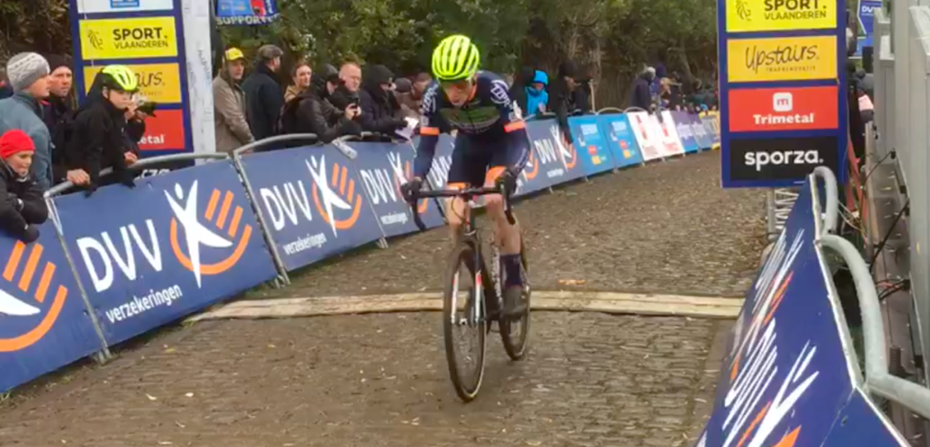 Jens Dekker wint op Koppenberg voor het eerst na rentree