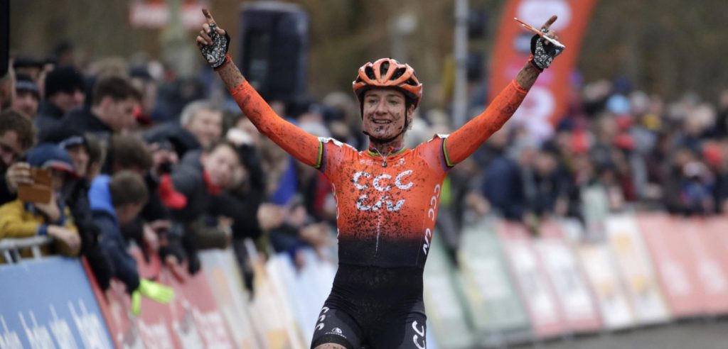 Marianne Vos mag meteen juichen in haar eerste veldrit van het seizoen