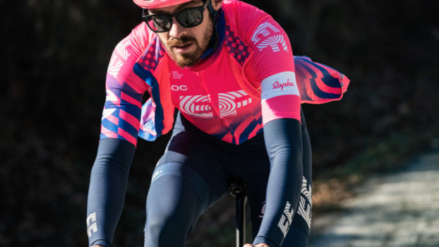 Wielertenues 2020: EF Education First nu met blauwe strepen