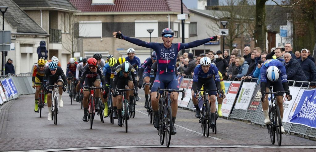 David Dekker verzilvert hoogvorm ook in Dorpenomloop Rucphen