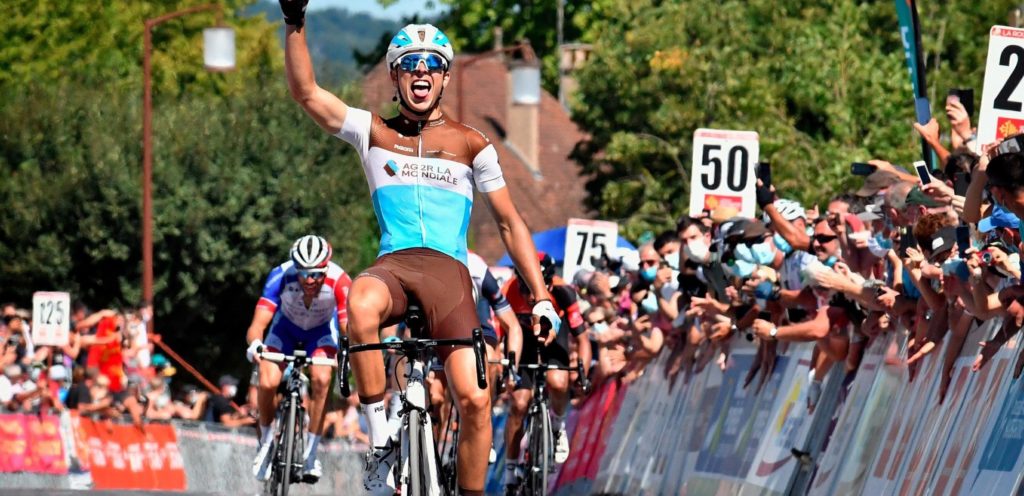 Cosnefroy verslaat Mollema in slotrit La Route d’Occitanie, eindzege is voor Bernal