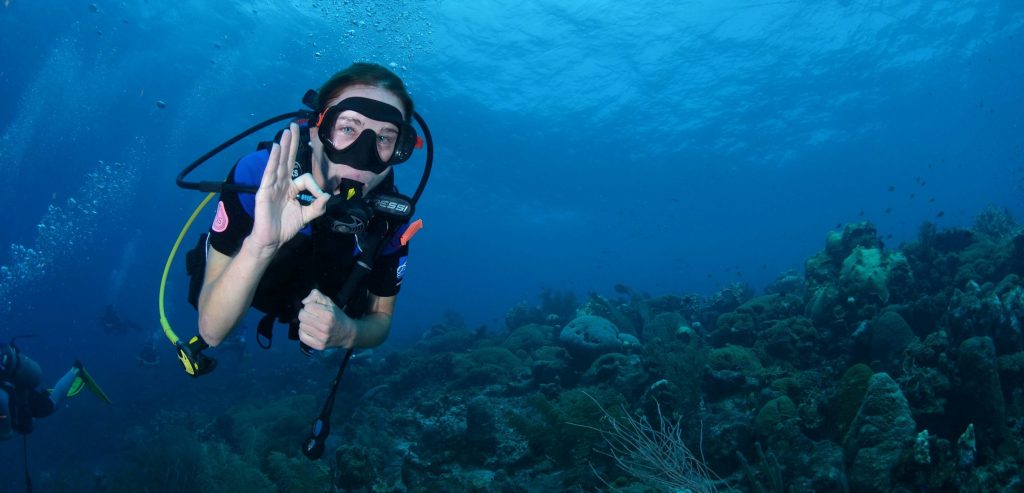 Annemiek van Vleuten duikt onder op Curaçao