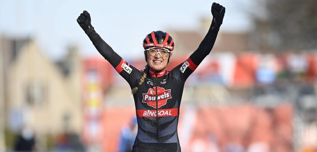 Denise Betsema triomfeert in Waaslandcross, Sanne Cant derde