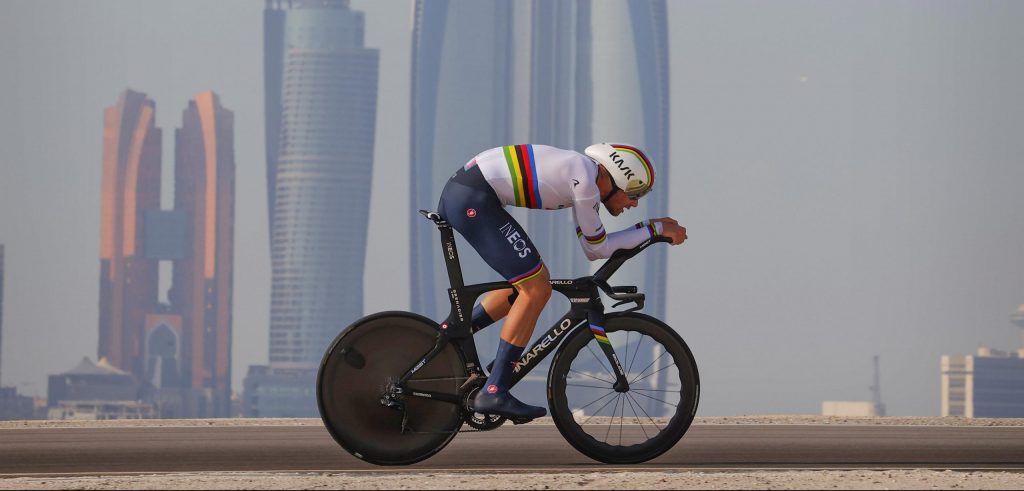 Filippo Ganna wint tijdrit UAE Tour, Tadej Pogačar nieuwe leider