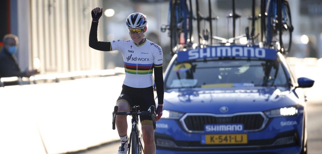 Anna van der Breggen begint seizoen met zege in Omloop Het Nieuwsblad