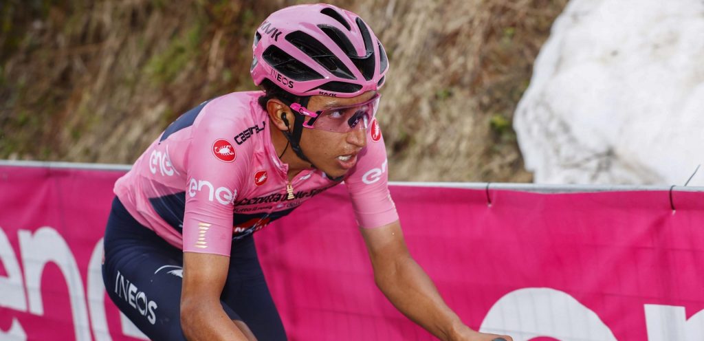 Egan Bernal over roze trui: “Deze voorsprong moet voldoende zijn in de tijdrit”