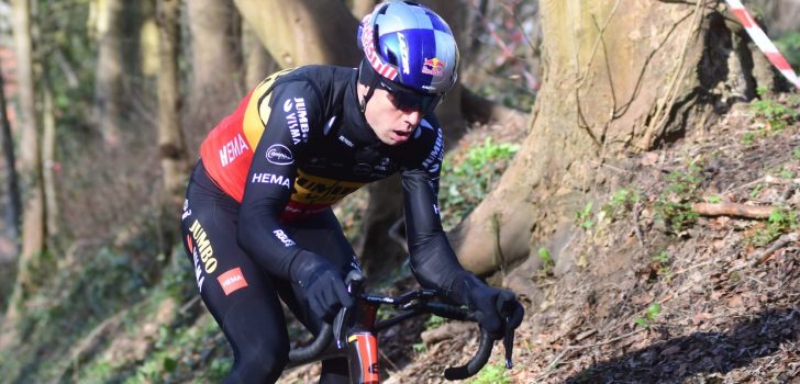 Renners en ploegen verkennen parcours Omloop Het Nieuwsblad