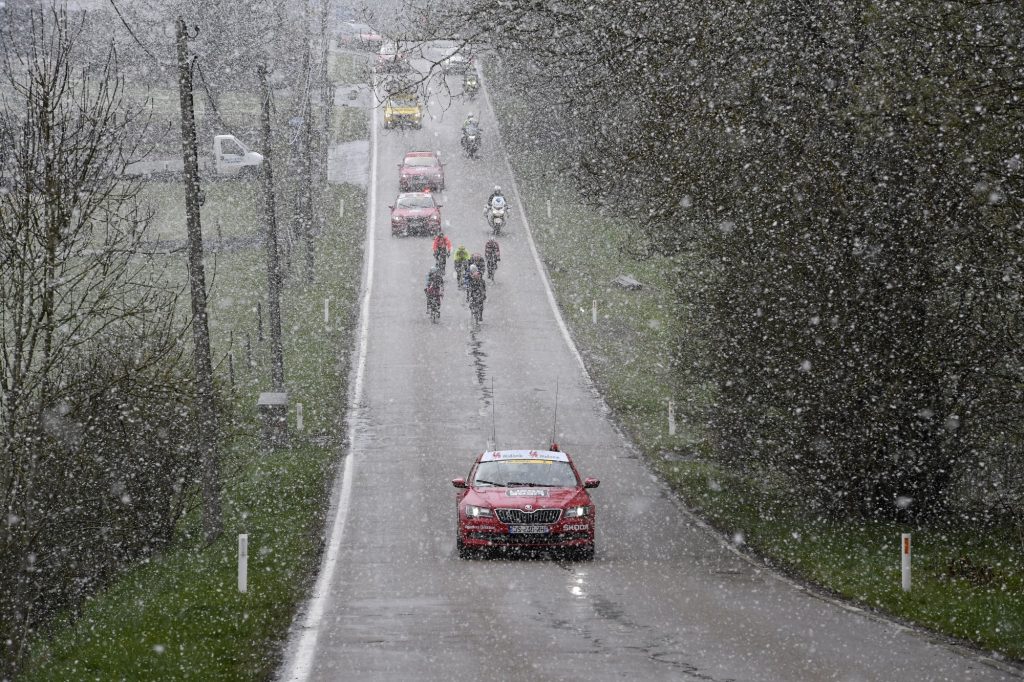 Bibberen in Vlaanderen: sneeuw gesignaleerd op parcours Ronde van Vlaanderen