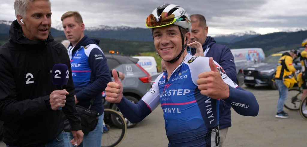 Remco Evenepoel wint in Noorwegen ondanks late plaspauze: “Mijn blaas stond op knappen”