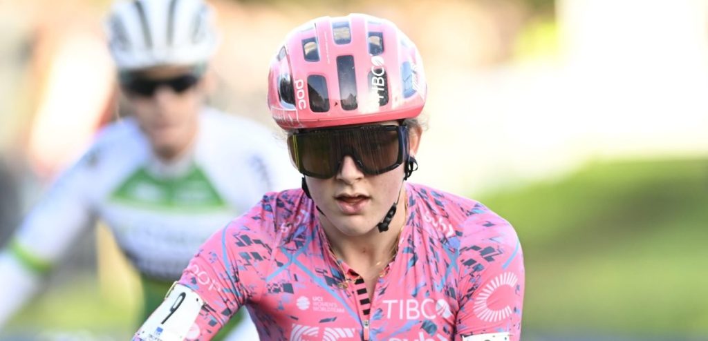 Zoe Bäckstedt rijdt Parijs-Roubaix op speciale pedalen van vader Magnus