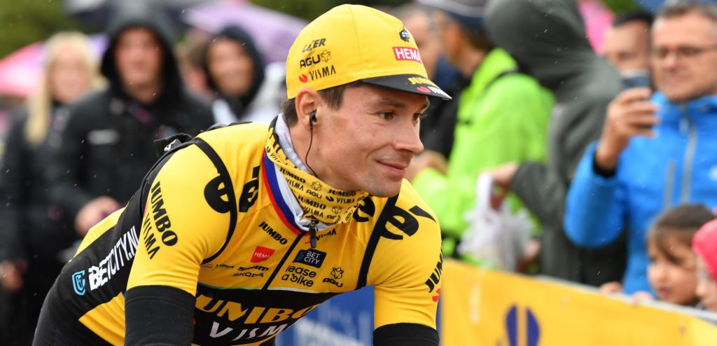 ‘Rocky’ Roglic blijft lachen na val: “Paar gram lichter”