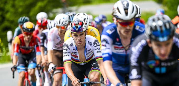 Remco Evenepoel kritisch over afdaling in finale: “Finish op de top was beter geweest”