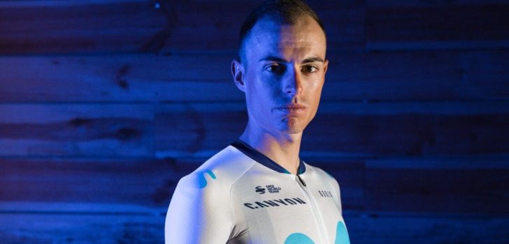 Van blauw naar wit: Movistar rijdt met speciaal ‘Iceberg’-tenue in Tour de France