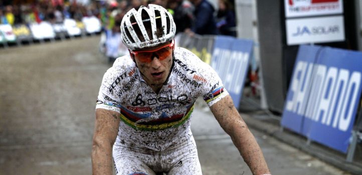 Mountainbikelegende Nino Schurter schrijft geschiedenis met 34ste wereldbekerzege