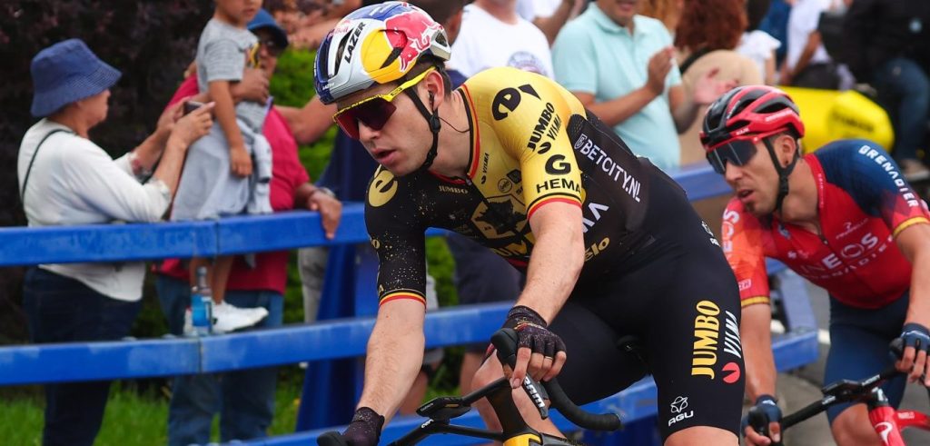 Wout van Aert (5e) gehinderd in de sprint: “Ik raakte Jasper en het publiek”