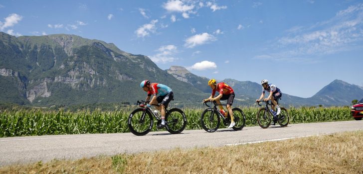 Organisatie Tour de l’Avenir grijpt in vanwege extreme hitte in Frankrijk