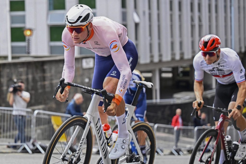 Mathieu van der Poel met vraagtekens voor het WK: “Kan op een raar moment ineens gebeurd zijn”