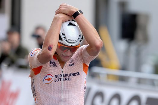 Mathieu van der Poel emotioneel na WK-goud: “Mijn carrière is nu bijna compleet”