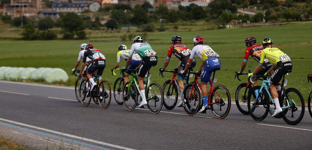 Vuelta 2023: Spaanse politie arresteert verdachten die 400 liter olie op het parcours wilden gooien