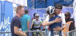 Wereldkampioene Ferrand-Prevot onderbreekt interview voor knuffel met vriend Dylan van Baarle