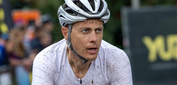 Gebroken duim houdt Niki Terpstra van WK Gravel