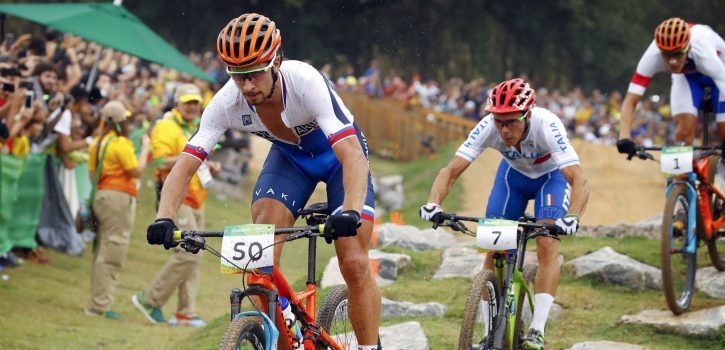 Peter Sagan kan nog lachen na val met mountainbike: “Staat het op beeld?”