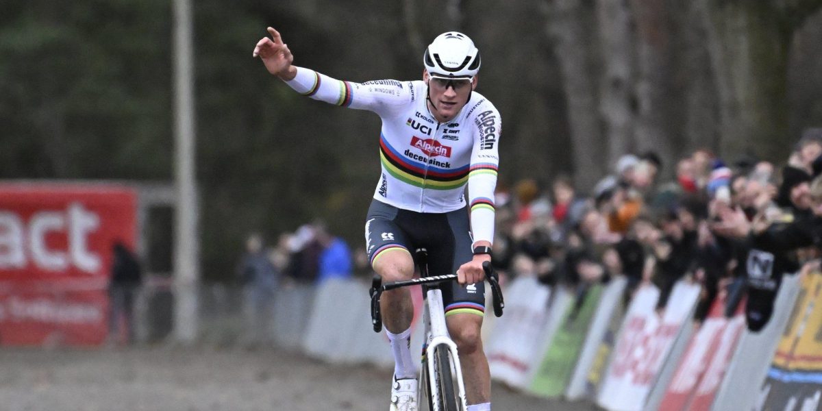 Mathieu Van Der Poel Is Een Klasse Apart En Zet Wout Van Aert Op Ruime ...