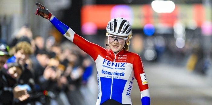 Twee op een rij: Puck Pieterse soleert naar de zege in Superprestige Diegem