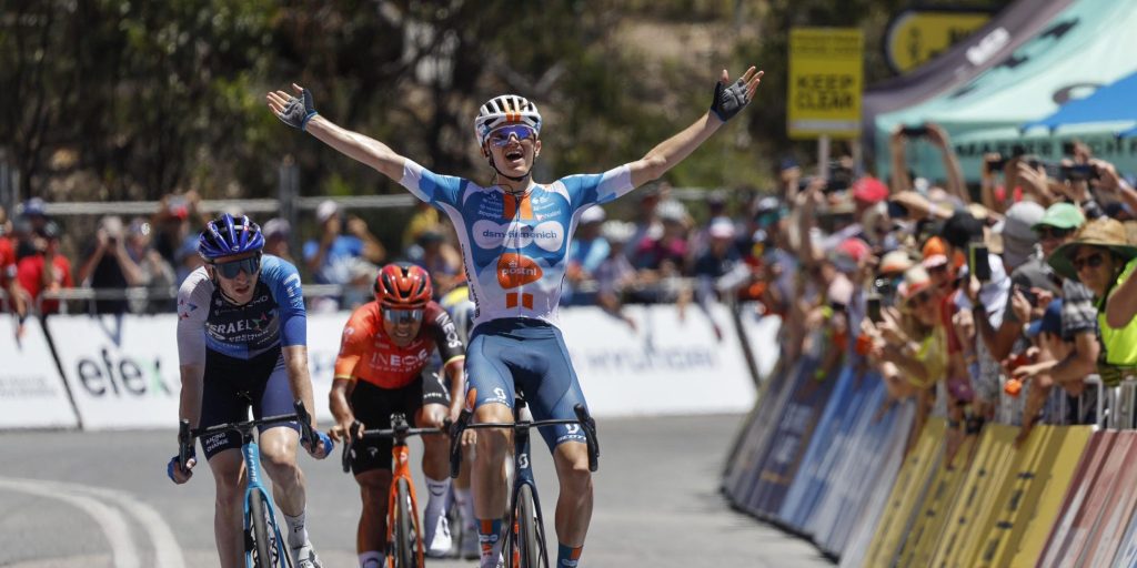 Oscar Onley bezorgt dsm-firmenich PostNL overwinning op Willunga Hill