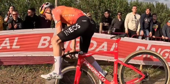 Niet alleen Van Aert, maar ook Pidcock maakte buiteling bij balken in finale Wereldbeker Benidorm