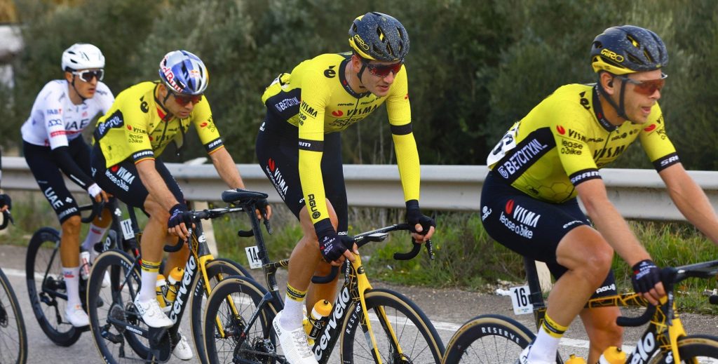 Lekke band nekt Wout van Aert in Clásica Jaén: Net op dat moment brak de koers open