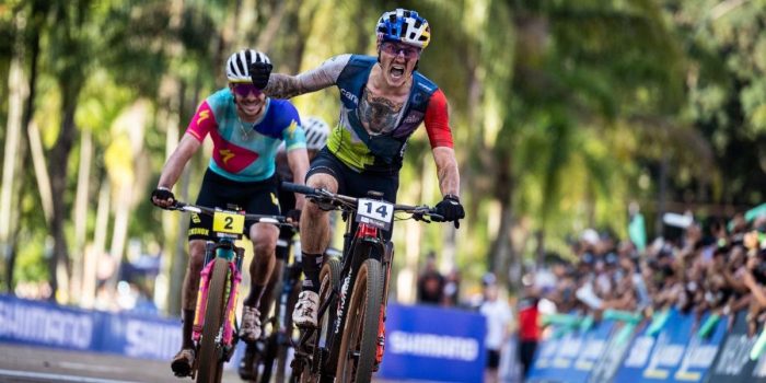 Oud-wereldkampioen cross Andreassen klopt pechvogel Koretzky in tweede manche Wereldbeker MTB