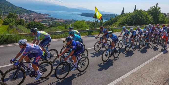 Giro 2024: Clément Davy (Groupama-FDJ) knijpt in de remmen